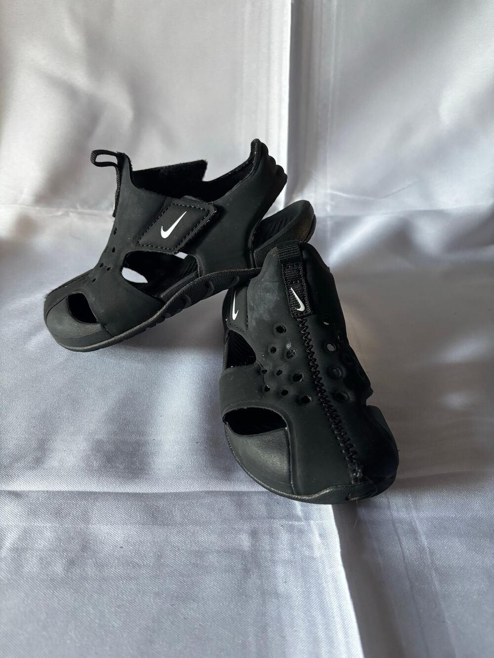 Boys Girls Nike Black Sunray Water Shoes Sandals Kids Youth, size 9